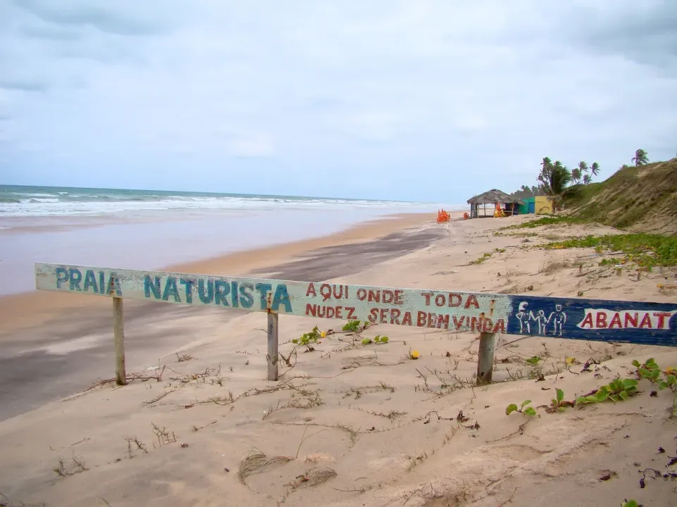 Praia de Massarandupió, na Bahia, é eleita uma das 25 melhores do mundo para a prática de naturismo