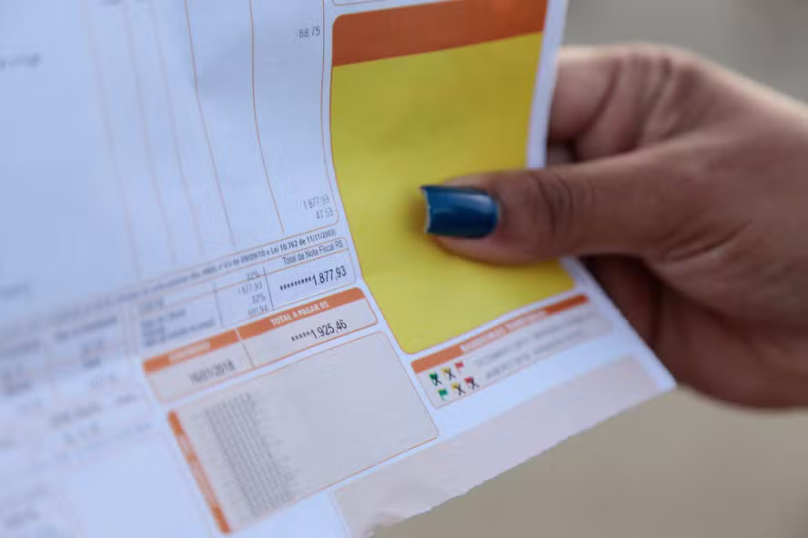 ANEEL define bandeira amarela para agosto; saiba o impacto na conta de luz