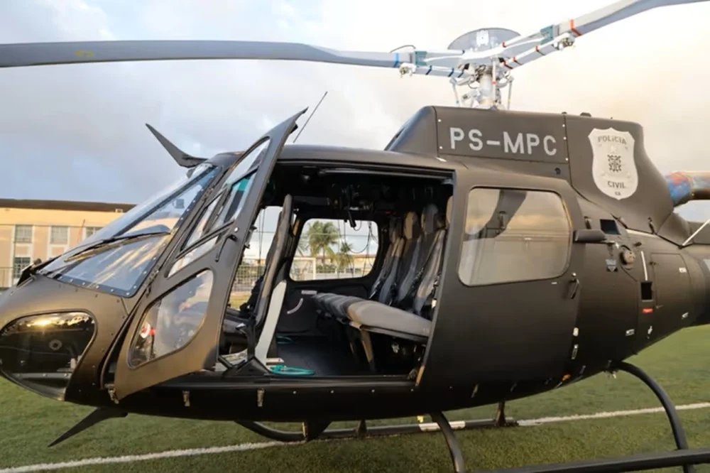 Helicóptero da Polícia Civil da Bahia faz estreia operacional na capital durante a Operação Ágio