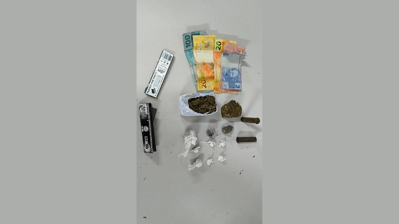 Polícia Militar prende jovem de 19 anos por tráfico de drogas em Guanambi