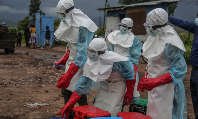 Surto de ebola no Congo acende alerta máximo da OMS em meio a cortes de verbas internacionais