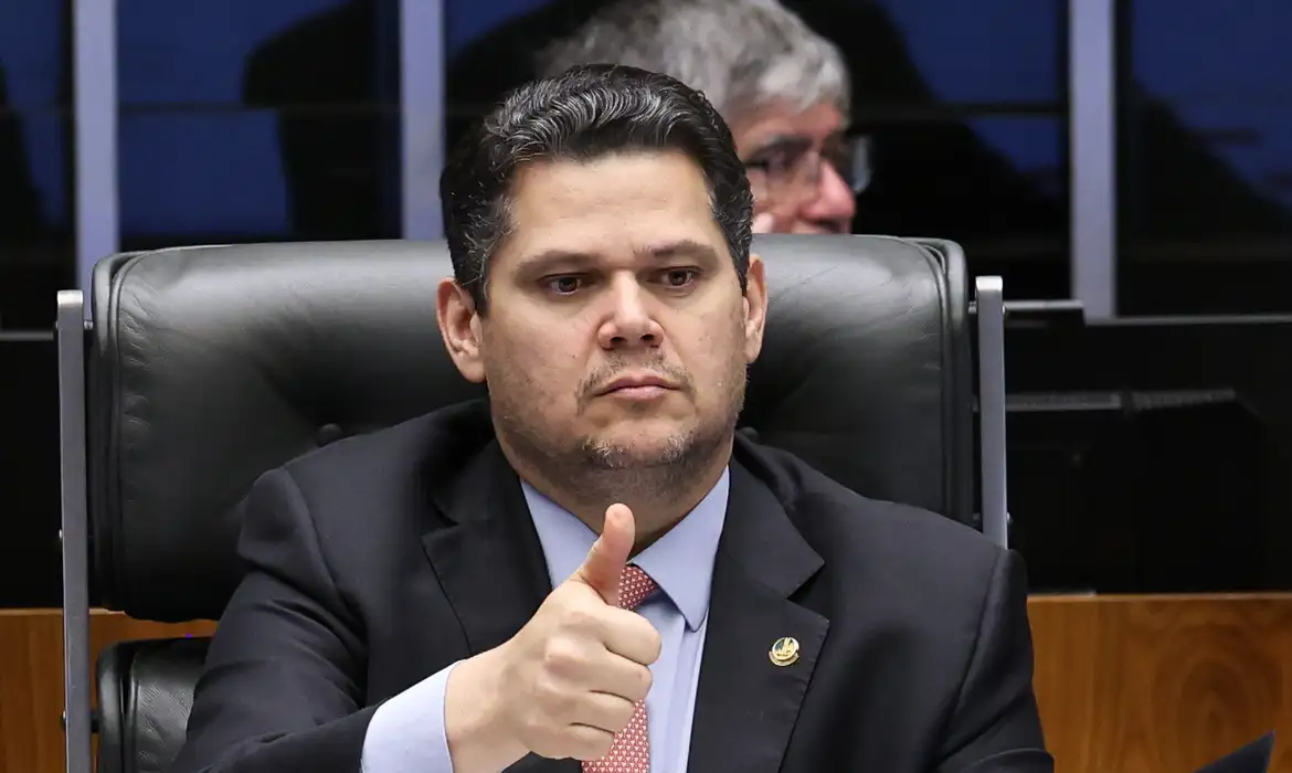 Senado destrava PEC que põe fim à escala 6x1 após reunião entre Alcolumbre e Lula
