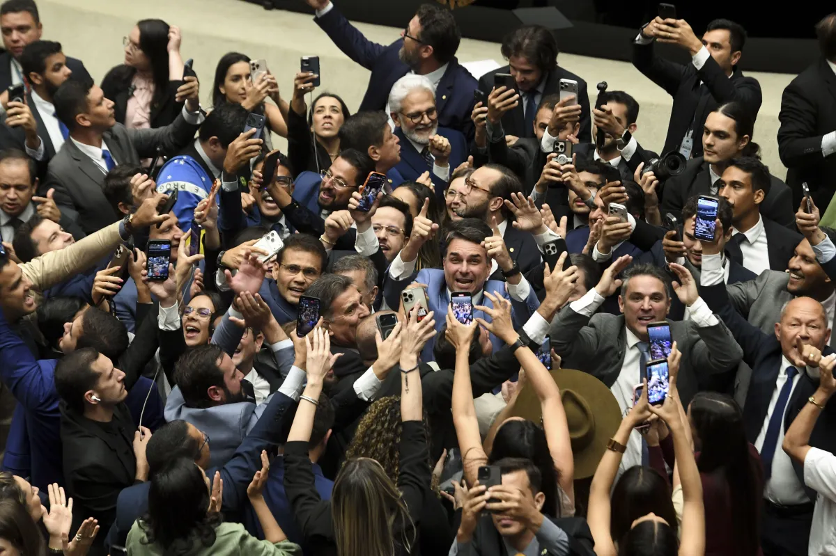 AGU diz ao STF que Lei da Dosimetria enfraquece a democracia e possui vícios formais
