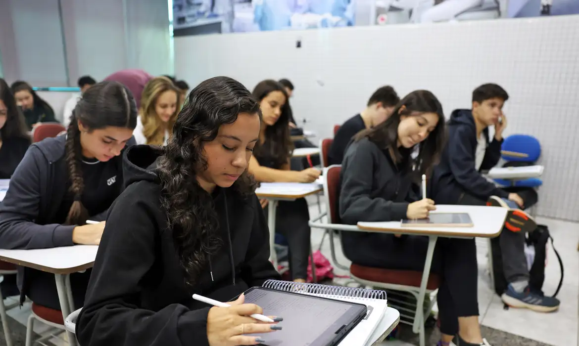 MEC divulga lista de pré-selecionados do Fies para o 2º semestre de 2026; prazo de complementação vai até 4 de agosto
