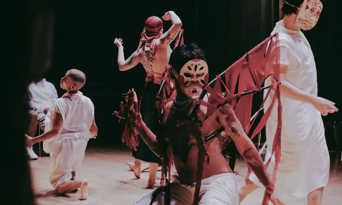 Teatro em SP usa arte para combater o estigma e debater a realidade do HIV/Aids