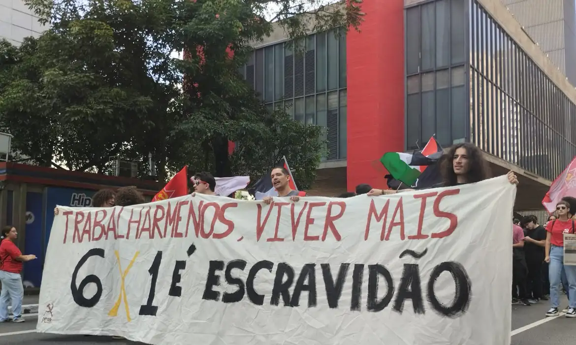Fim da jornada 6x1 avança no Congresso; veja as três propostas em debate
