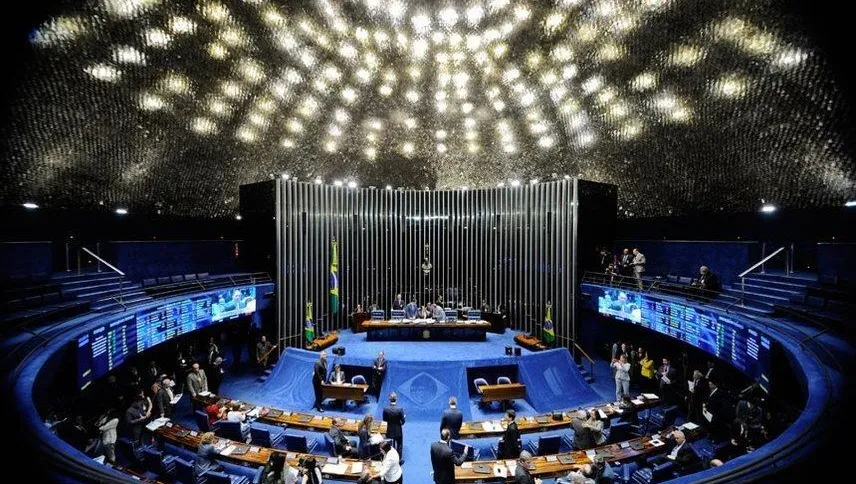 Primeiro emprego: Senado aprova regras que barateiam contratação de jovens de 18 a 29 anos