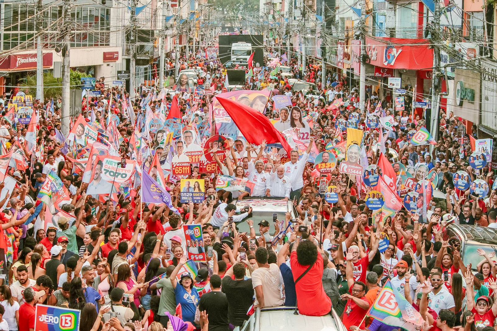 Jerônimo, Rui Costa e Jaques Wagner reúnem mais de 20 mil pessoas em ato de campanha em Itabuna
