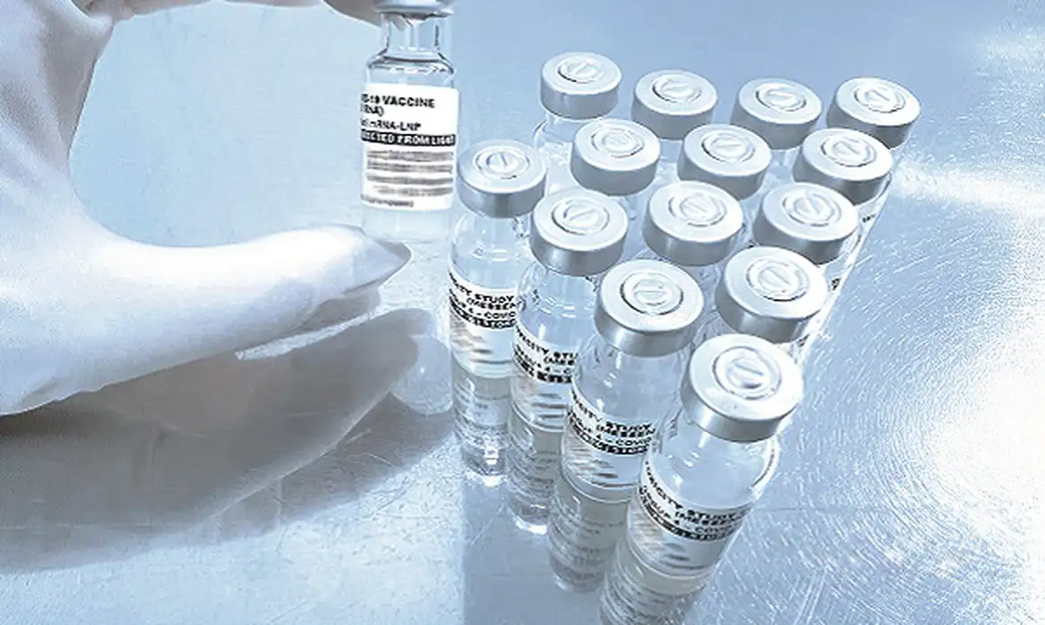 Anvisa autoriza testes clínicos da primeira vacina brasileira de RNA mensageiro contra a covid-19