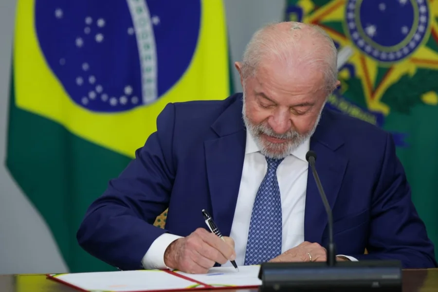 Após controle de contrabando, governo assina Medida Provisória e põe fim à "taxa das blusinhas"