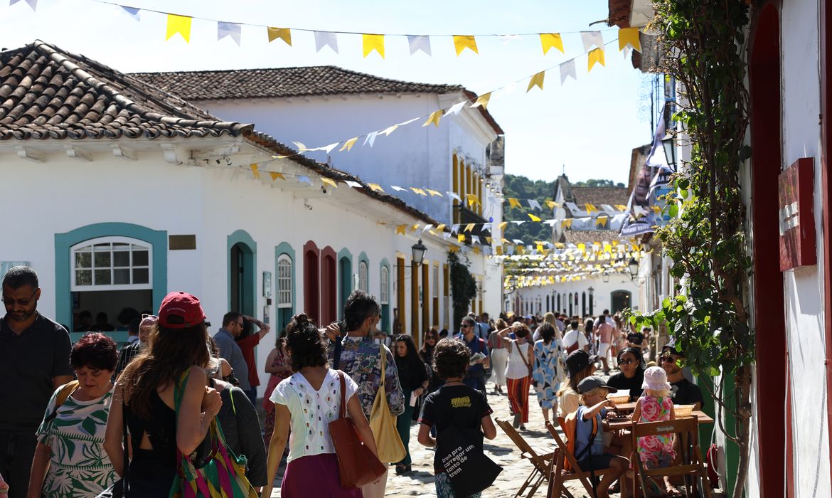 Flip 2026 Traz Angela Davis e Wole Soyinka em Destaque na Programação do Sesc