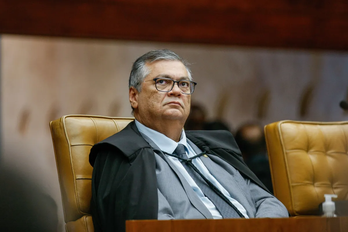 Presa por suspeita de ligação com o PCC, Deolane tem pedido de liberdade negado por Dino no STF