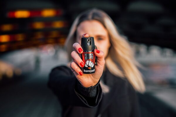 Senado Aprova Venda de Spray de Pimenta para Autodefesa de Mulheres