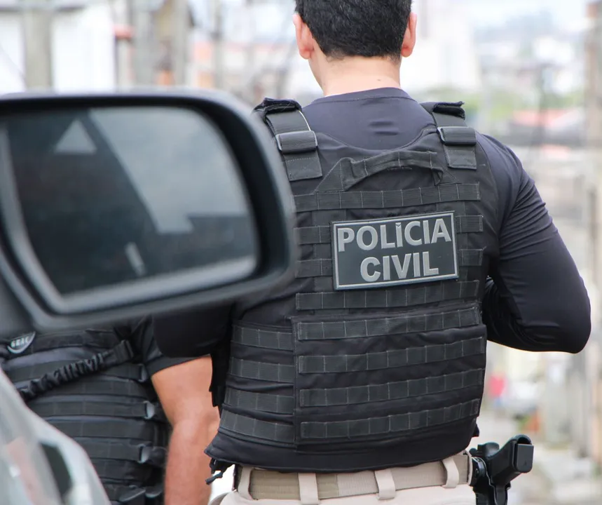 Suspeito usa filhos como escudo e foge da polícia durante operação contra furto de R$ 120 mil em Salvador