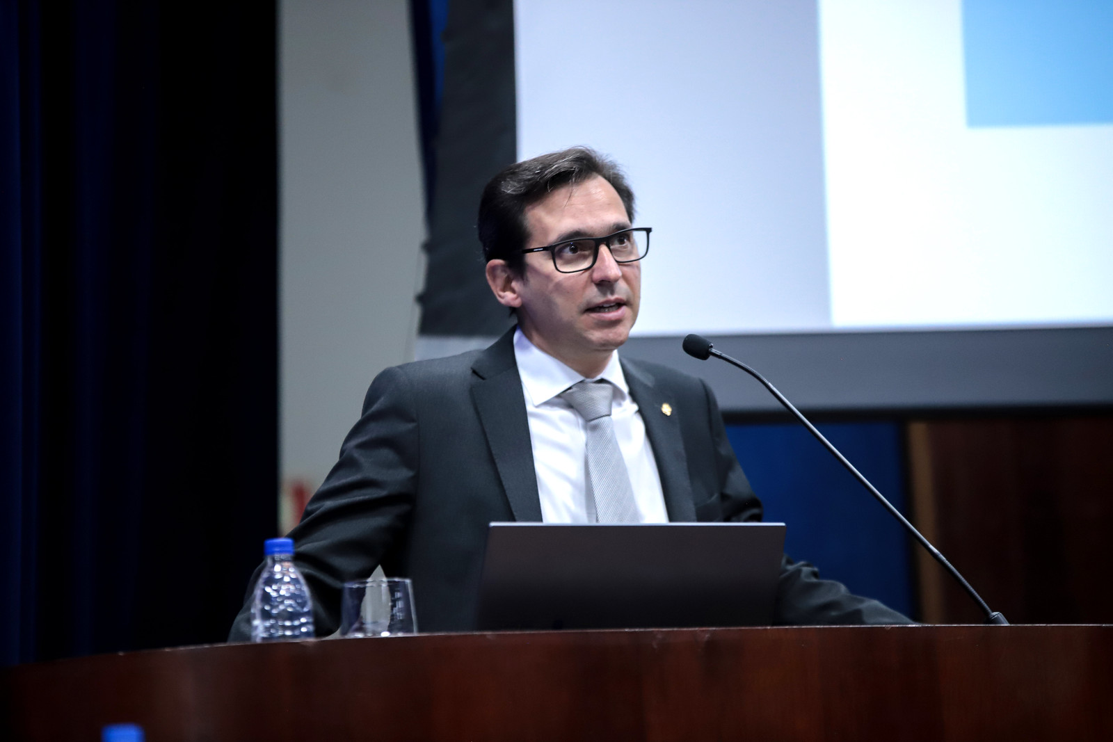 Mediação de Fux tenta destravar acordo entre União e GDF para reverter crise no BRB