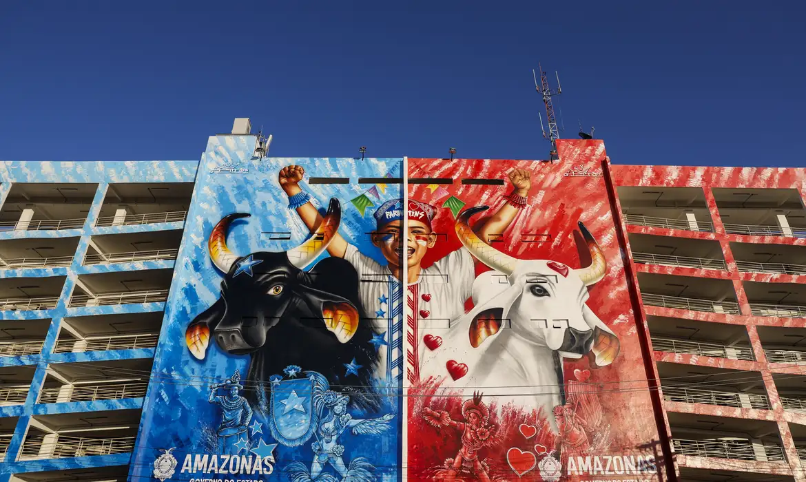 59º Festival de Parintins: Garantido e Caprichoso Duelam no Amazonas