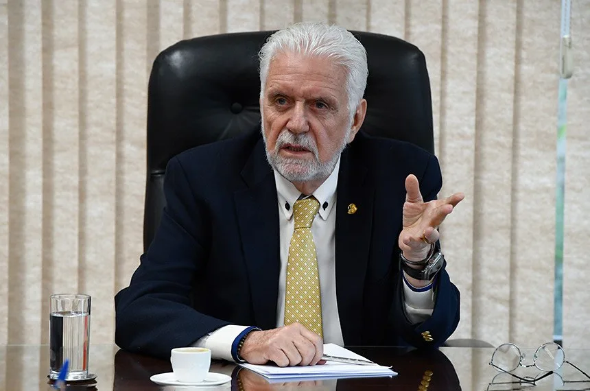 PF Intima Senador Jaques Wagner a Depor sobre Negociação Imobiliária Ligada a Ex-Sócio do Banco Master