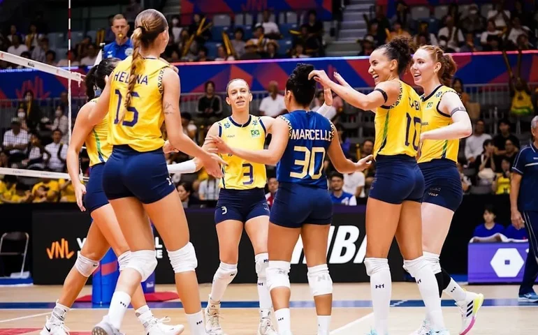 Fim da invencibilidade: Brasil derruba sequência de 39 jogos da Itália no vôlei feminino