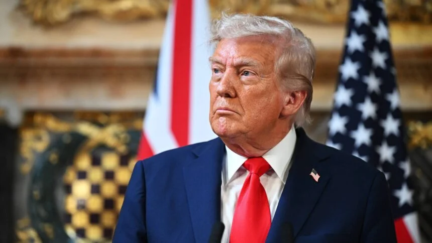 Trump anuncia que acordo com Irã está avançado e inclui reabertura do Estreito de Ormuz