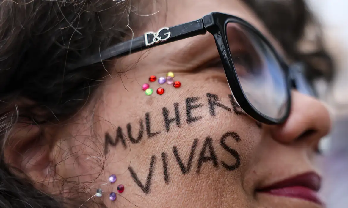 Polícia Civil do Rio cria Programa Salas Lilás para atendimento a mulheres vítimas de violência