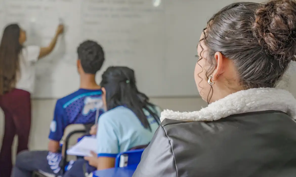 Incentivo à Permanência: Calendário da 4ª Parcela do Pé-de-Meia Segue em Andamento