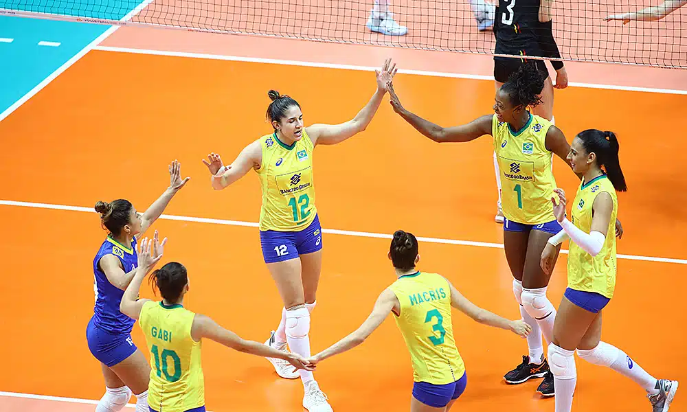 Em busca de título inédito, seleção feminina de vôlei volta à quadra nesta quinta (4)