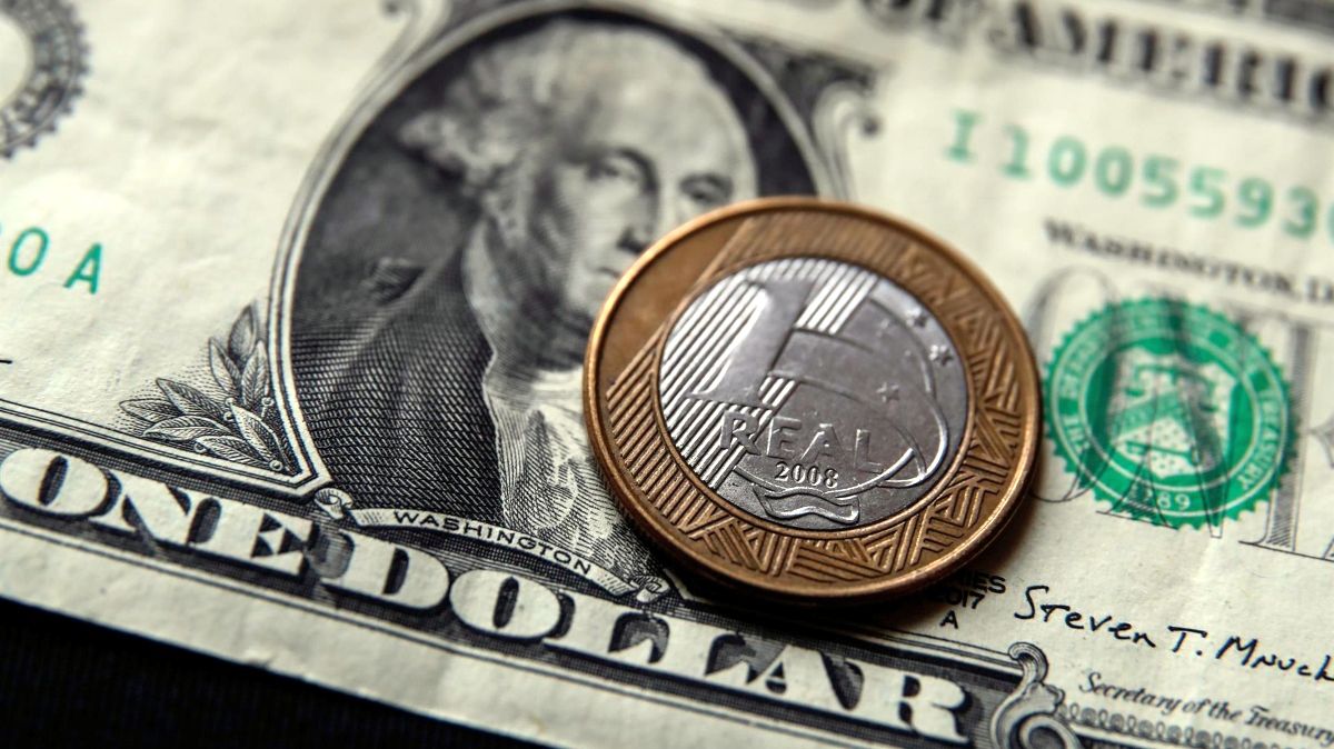 Dólar cai a R$ 4,98 e Ibovespa recua em dia de cautela com impasse entre EUA e Irã