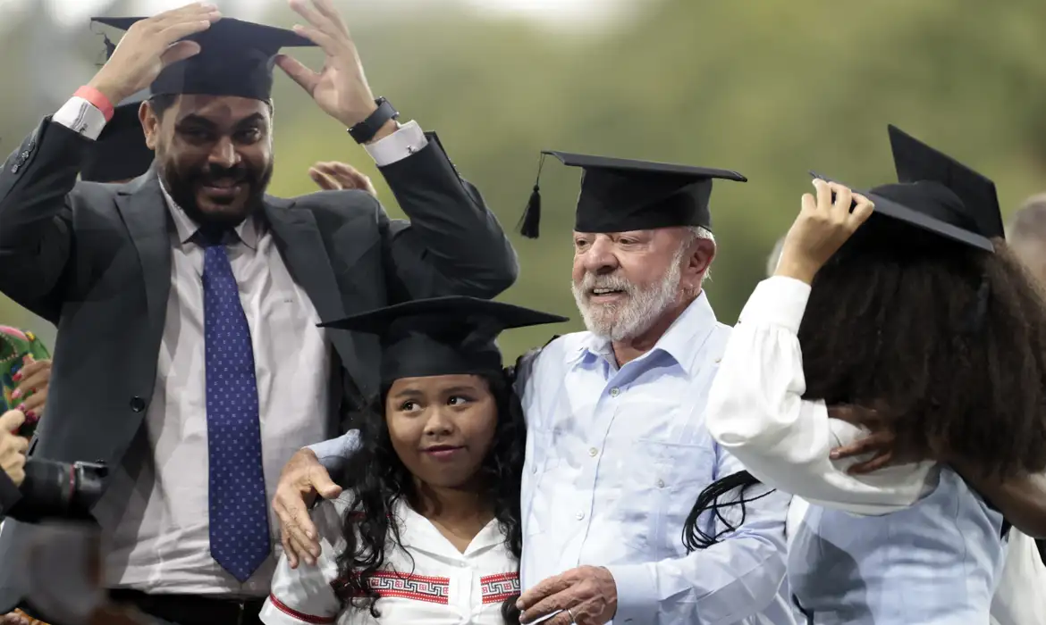 Governo Federal eleva para R$ 290 milhões o investimento na Rede Nacional de Cursinhos Populares.