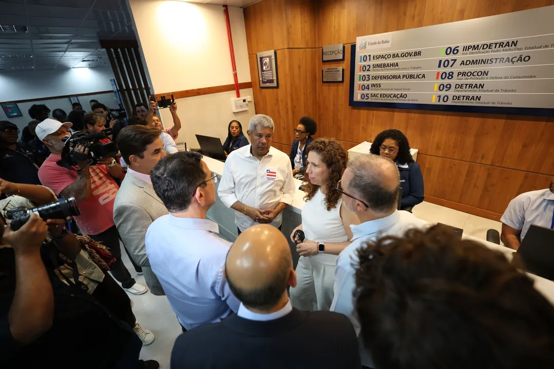Jerônimo Rodrigues e ministra Esther Dweck visitam Balcão GOV.BR no SAC Rodoviária