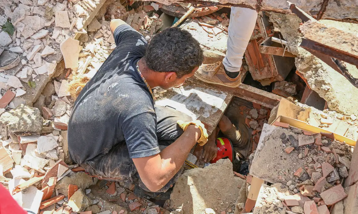 Missão Humanitária Brasileira Inicia Buscas por Sobreviventes na Venezuela