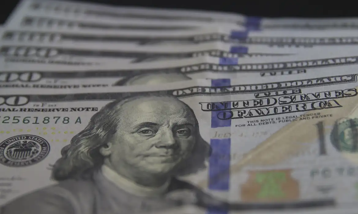 China Expande "Trilhos Financeiros" na África, mas Dólar Mantém Hegemonia