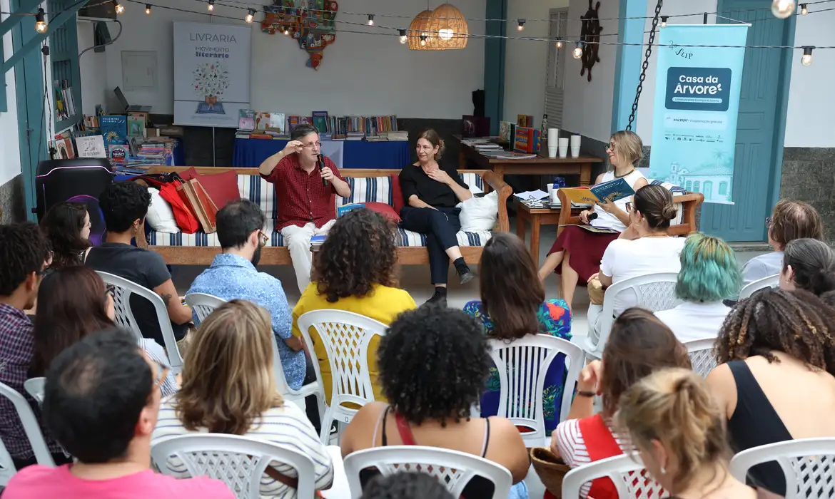 Adaptação da obra de Orides Fontela para o público infantil é lançada na FLIP e reforça o papel da literatura na formação inicial