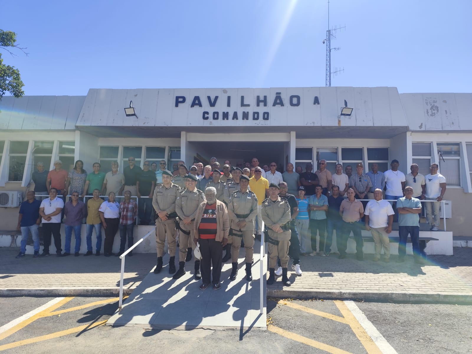 Café da manhã reúne veteranos da Polícia Militar no 17º BPM em Guanambi