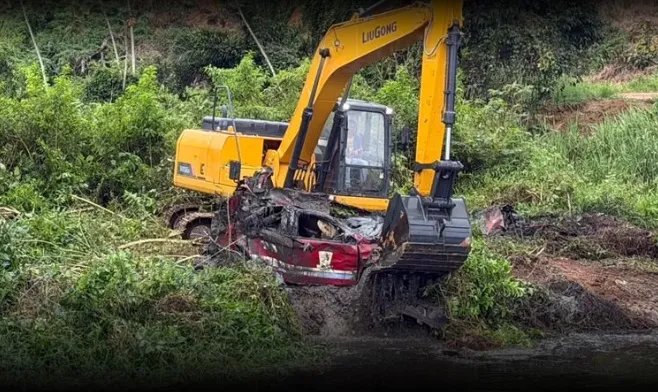 Carro de prefeitura levado por enchente em 2021 é encontrado após quase cinco anos na Bahia