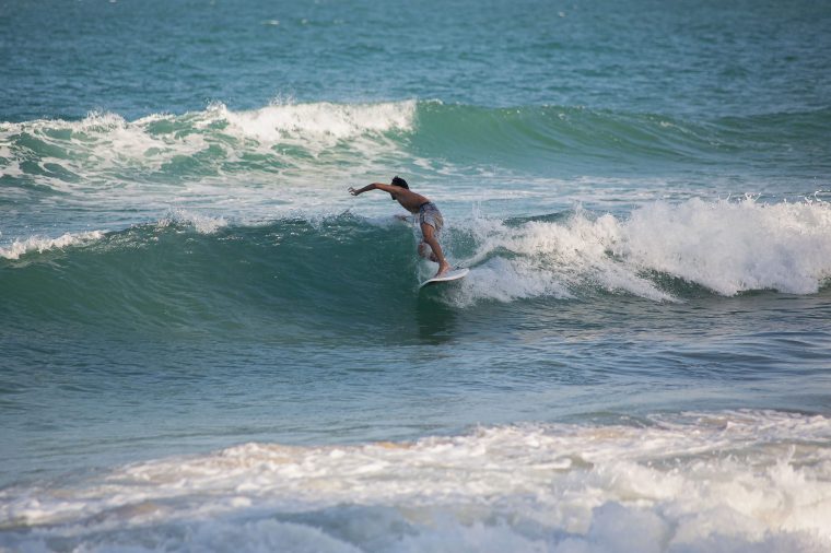 WSL cancela etapa de Abu Dhabi do circuito mundial de surfe devido a tensões geopolíticas no Oriente Médio