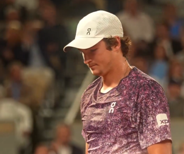 Fim do sonho em Paris: João Fonseca perde para Mensik e se despede de Roland Garros