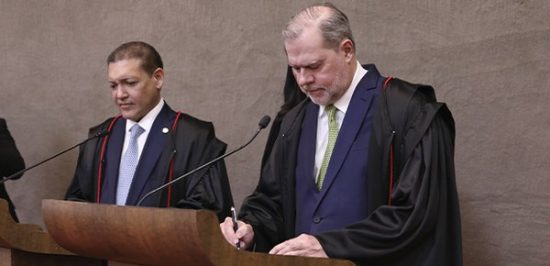 Dias Toffoli assume cadeira no TSE e destaca protagonismo do eleitor