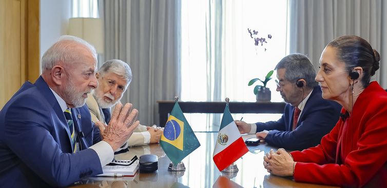 Paralelo Histórico: Lula Compara Protestos no México às Manifestações de 2013 no Brasil