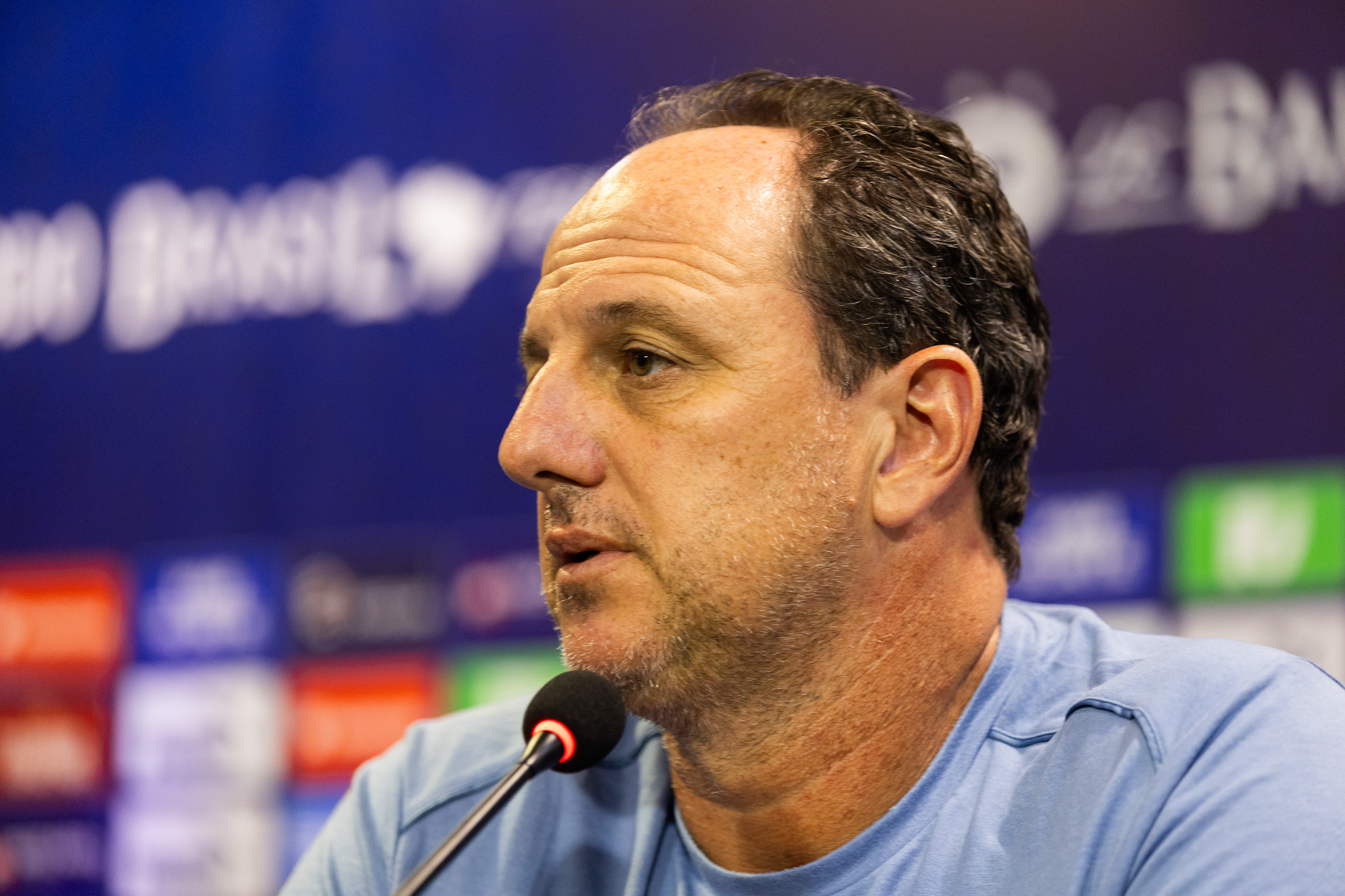Rogério Ceni vê Bahia superior ao Corinthians, faz duras críticas à arbitragem e elogia estreia de Alejo Véliz