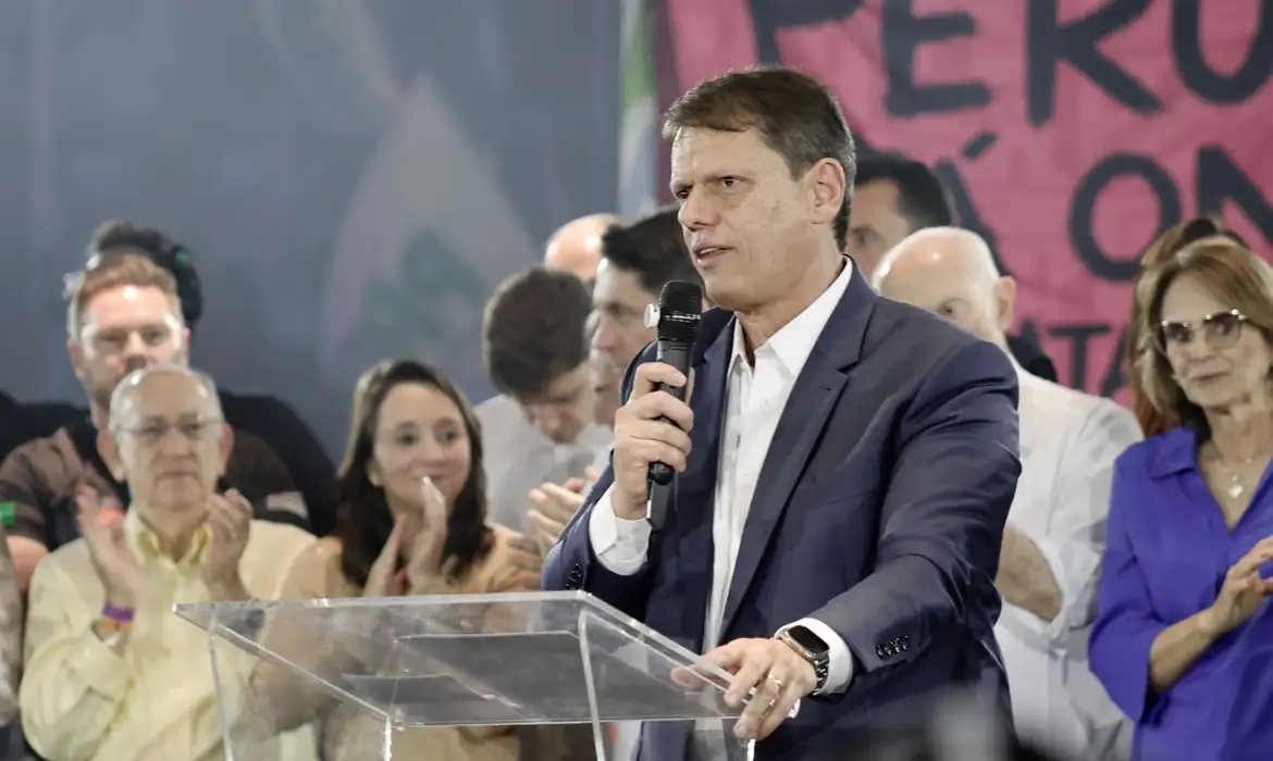 Republicanos oficializa candidatura de Tarcísio de Freitas à reeleição em São Paulo com ampla coligação de direita