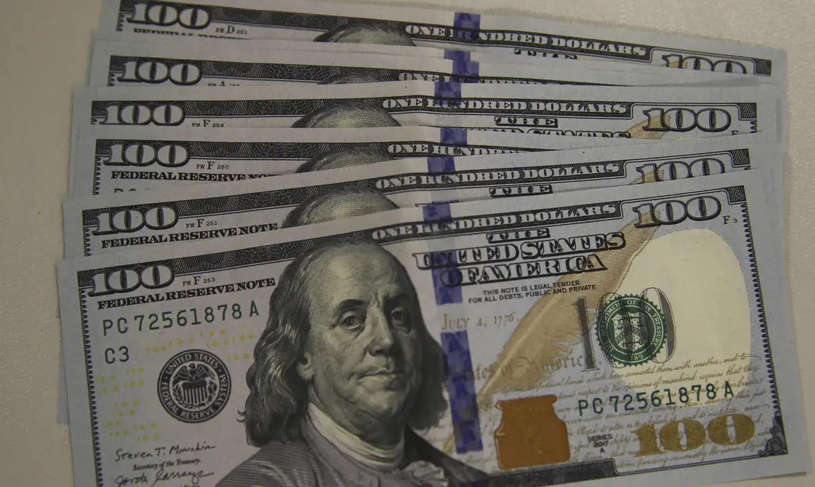 Dólar Recua para R$ 5,08 Com Favorecimento do Carry Trade e do Petróleo; Ibovespa Acumula 4ª Queda Consecutiva