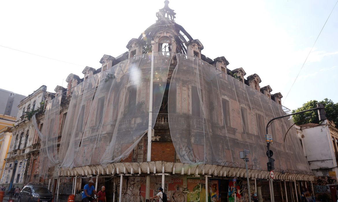 Patrimônio centenário no Rio, Palacete Imperial enfrenta abandono e indefinição sobre restauro