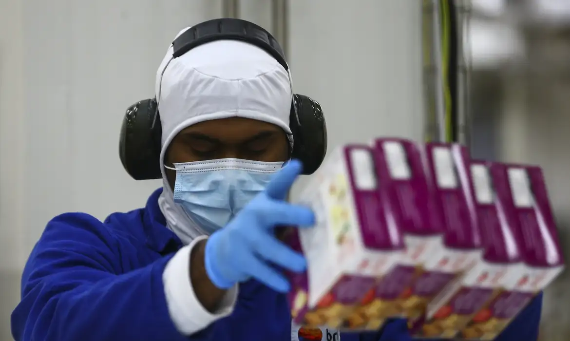 Com aumento de afastamentos por transtornos mentais, regras da NR-1 exigem que empresas façam gestão de riscos psicossociais