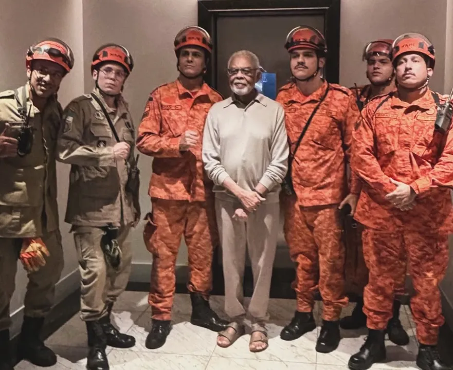 Gilberto Gil é resgatado após ficar preso em elevador no Rio de Janeiro