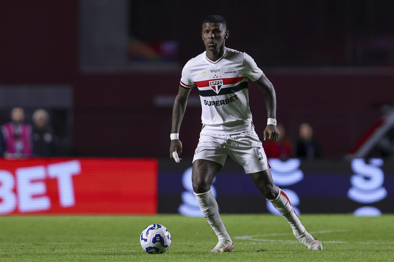 Com Arboleda na mira do Vitória, São Paulo perde Sabino e Luciano até o fim da Copa do Mundo